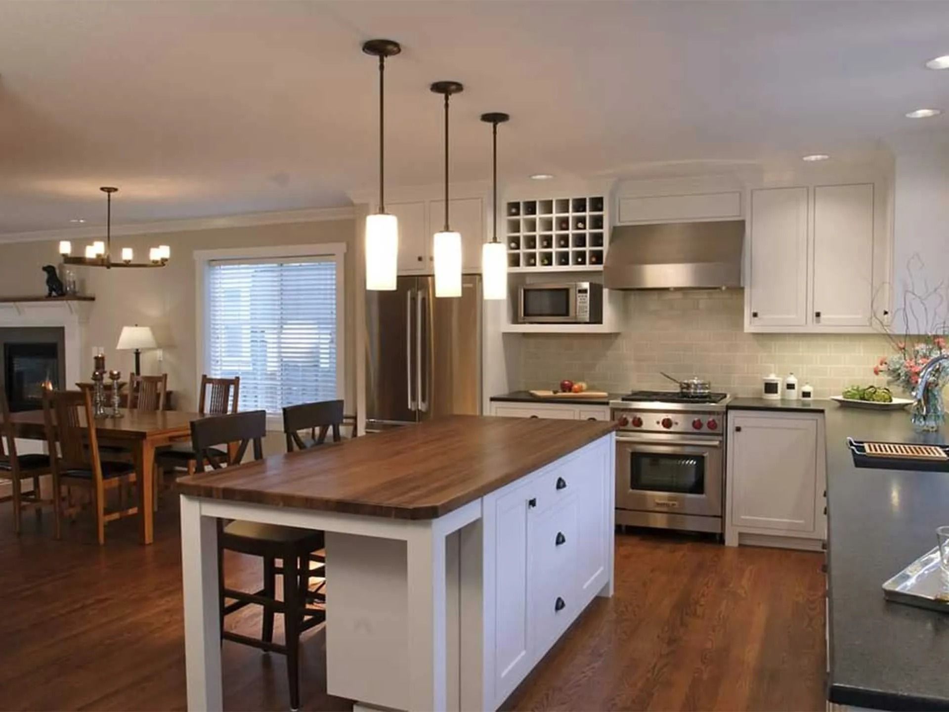 Spacious kitchen and dining area